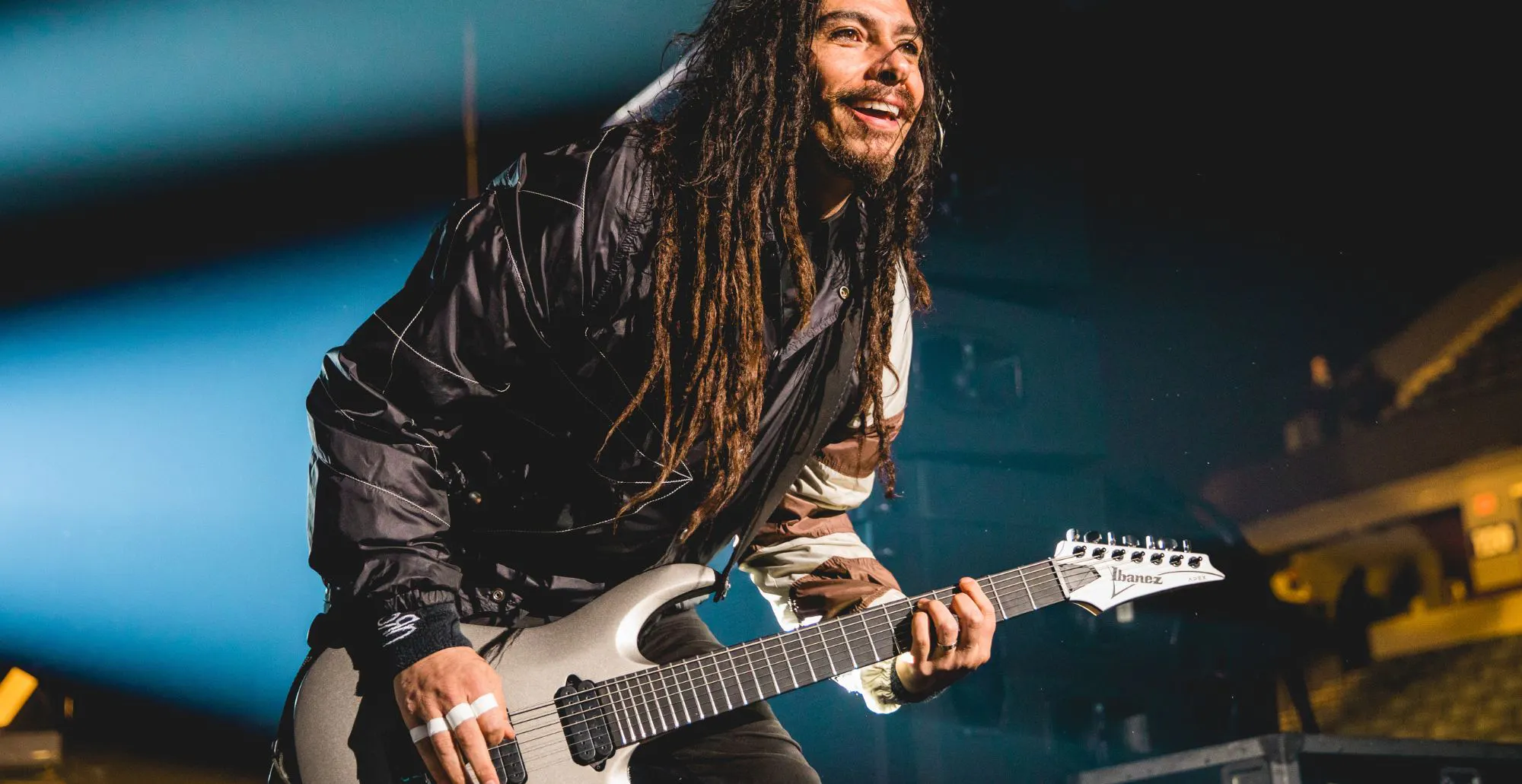 Korn guitarist, Munky, playing guitar