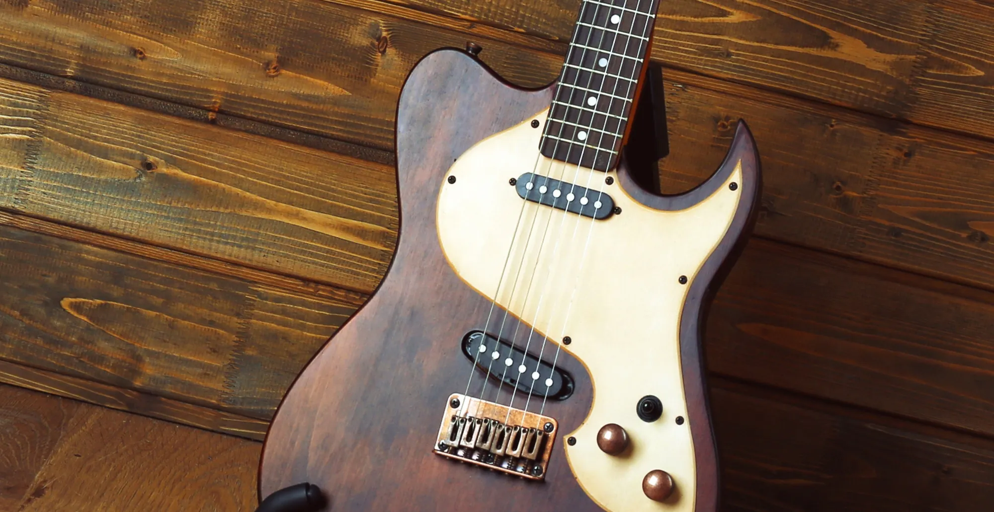 Learn Riffs Which Use The Pentatonic Scale with Various | LickLibrary
