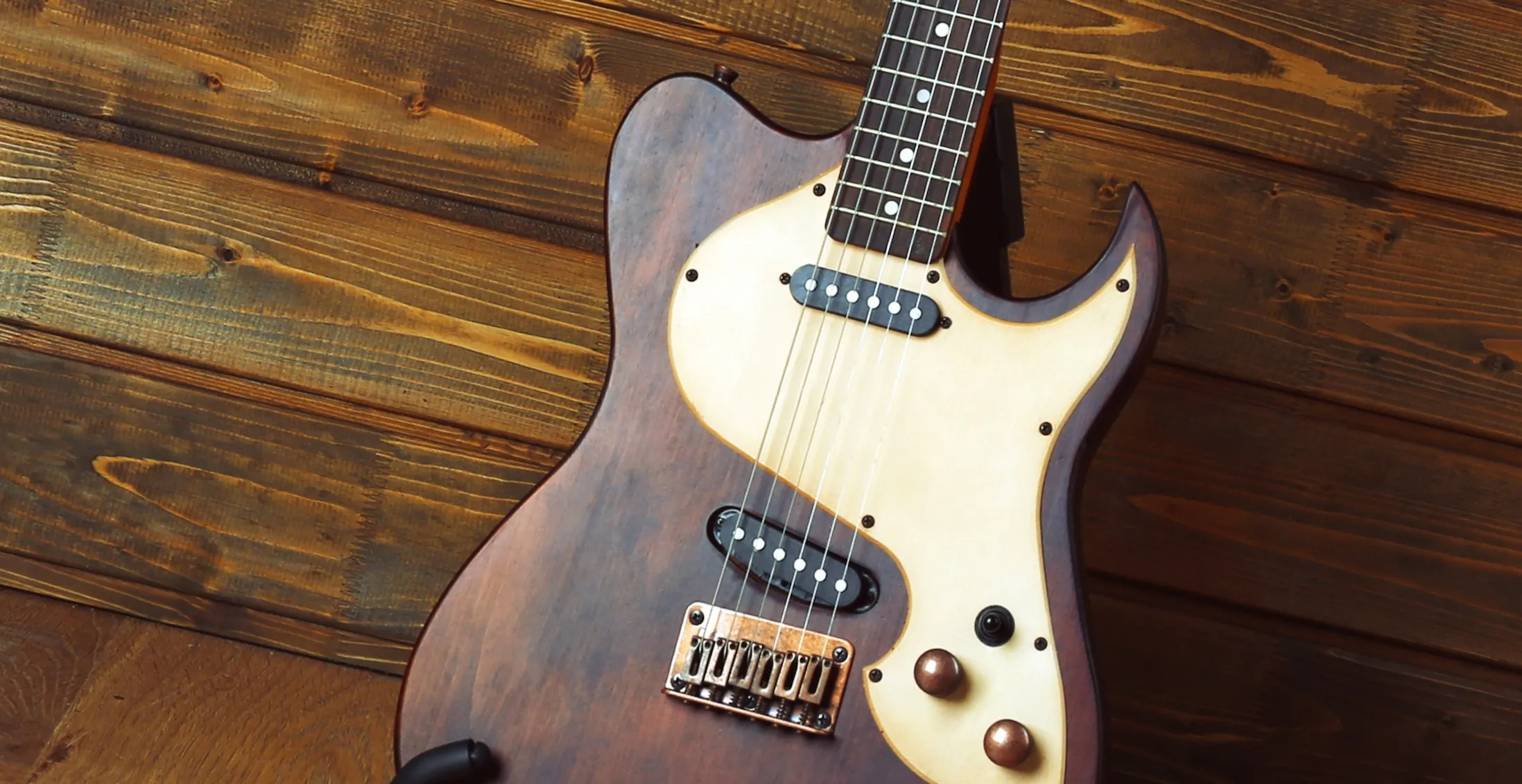 Learn Riffs Which Use The Pentatonic Scale with Various | LickLibrary