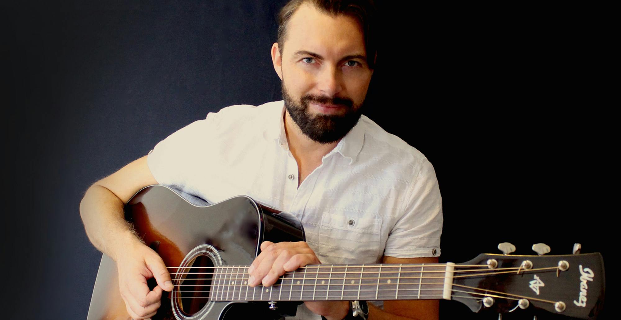 Lee Wrathe playing the guitar.
